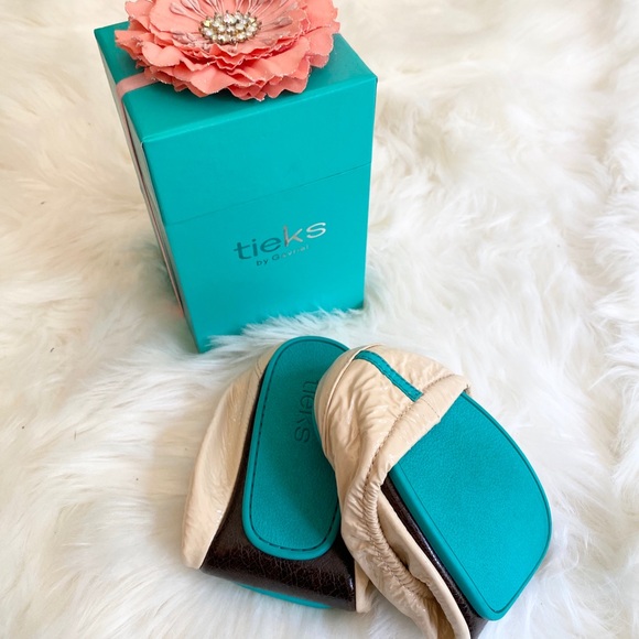 SOLD NIB Biscotti Patent Tieks - Picture 3 of 14